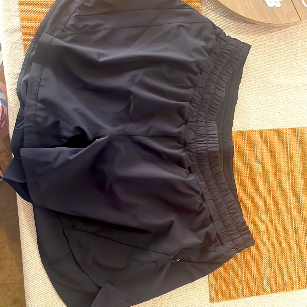 Lululemon Mid Rise Lined short 5”